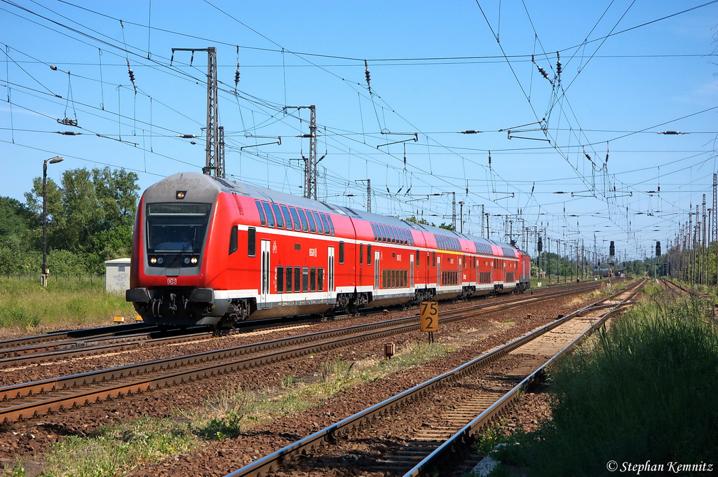 RE1 (RE 18116) von Berlin Ostbahnhof nach Magdeburg Hbf in Priort und geschoben hatte die 112 123-5. 26.05.2012