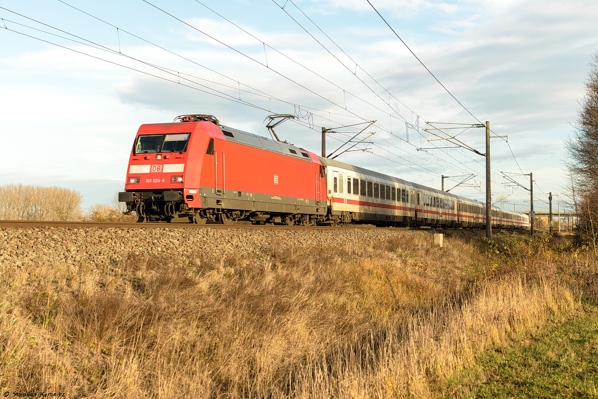 101 024-8 mit dem IC 2223 von Berlin Südkreuz nach Aachen Hbf in Nennhausen. 12.11.2018