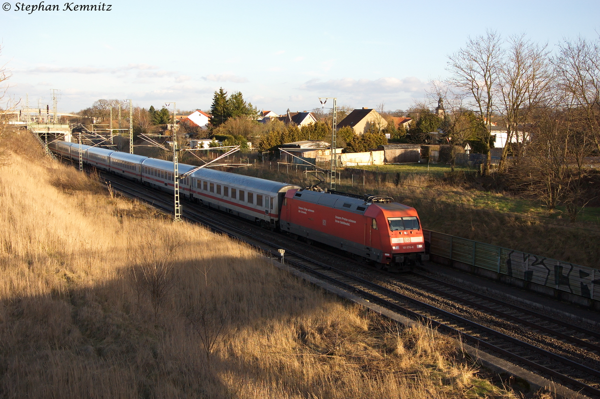 101 076-8 mit dem verspäteten IC 142 von Berlin Ostbahnhof nach Amsterdam Centraal in Stendal(Wahrburg). 14.02.2014