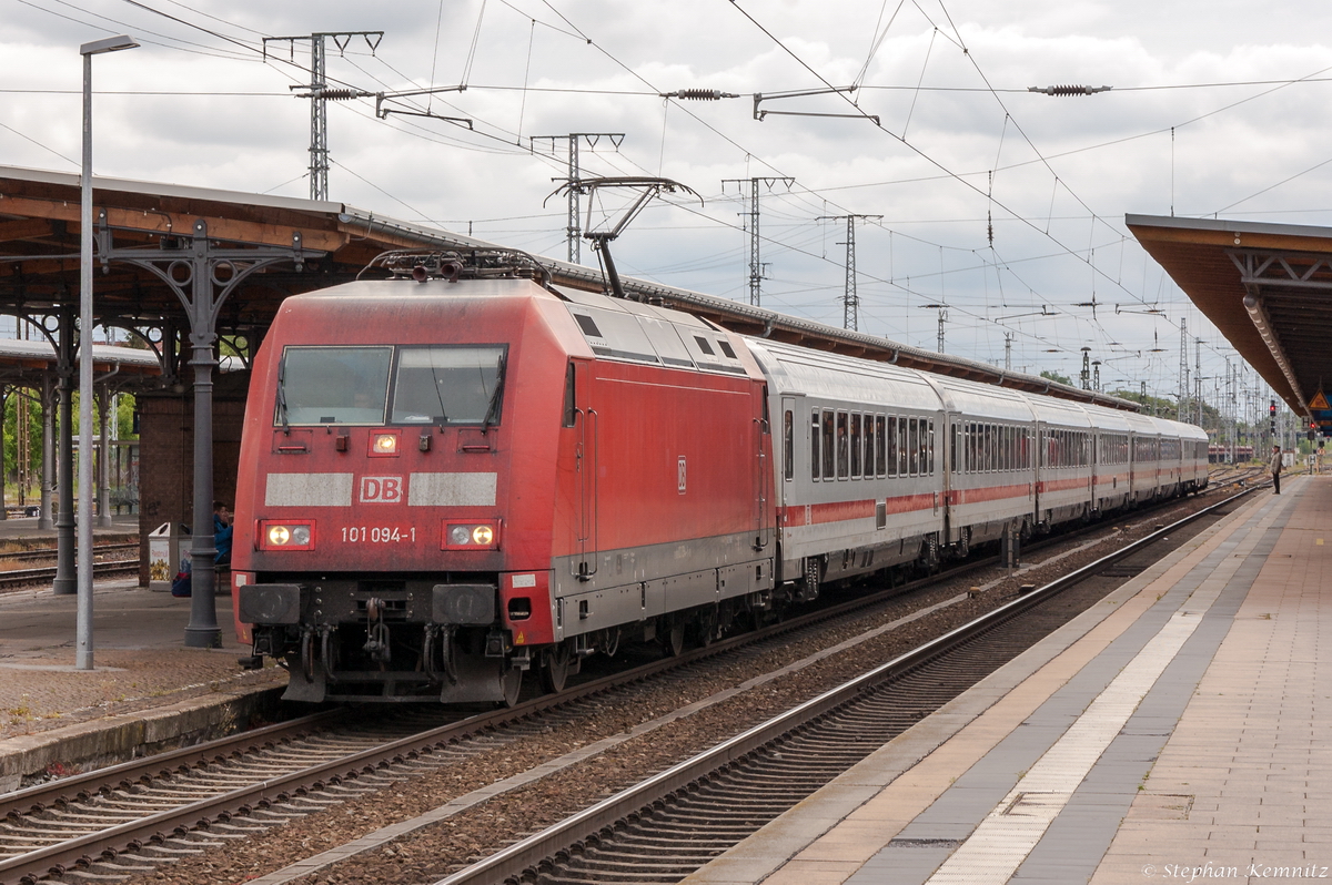 101 094-1 mit dem IC 147 von Amsterdam Centraal nach Berlin Hbf (tief) in Stendal. 23.05.2015