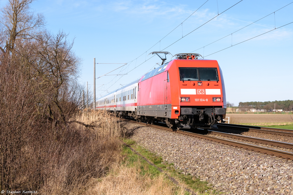 101 104-8 mit dem IC 2239  Warnow  von Rostock Hbf nach Leipzig Hbf in Demker. 01.04.2016