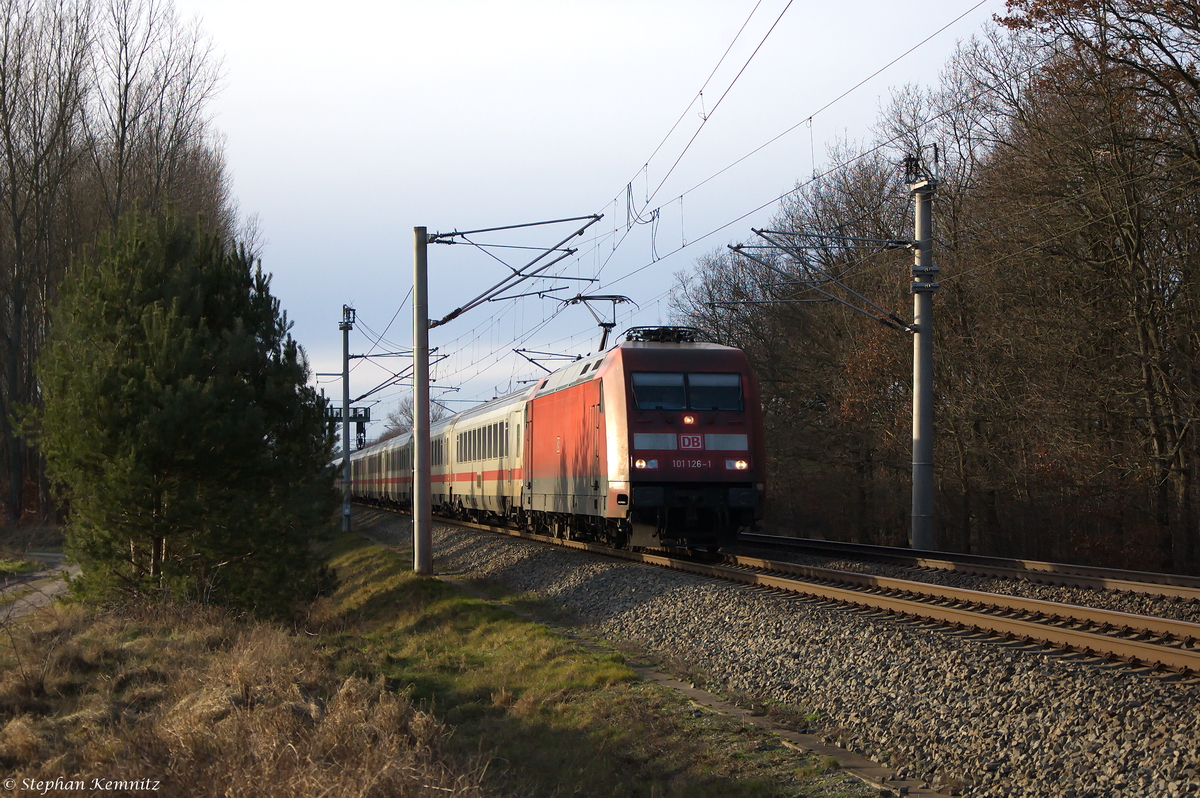 101 126-1 mit dem IC 143 von Amsterdam Centraal nach Berlin Ostbahnhof in Nennhausen. 16.01.2015