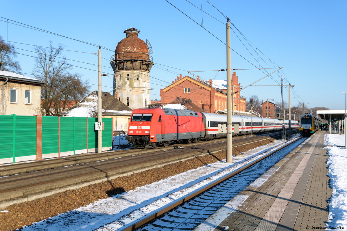 101 131-1 mit dem ICE 1075 von Berlin Südkreuz nach Frankfurt(Main)Hbf in Rathenow. 22.01.2016