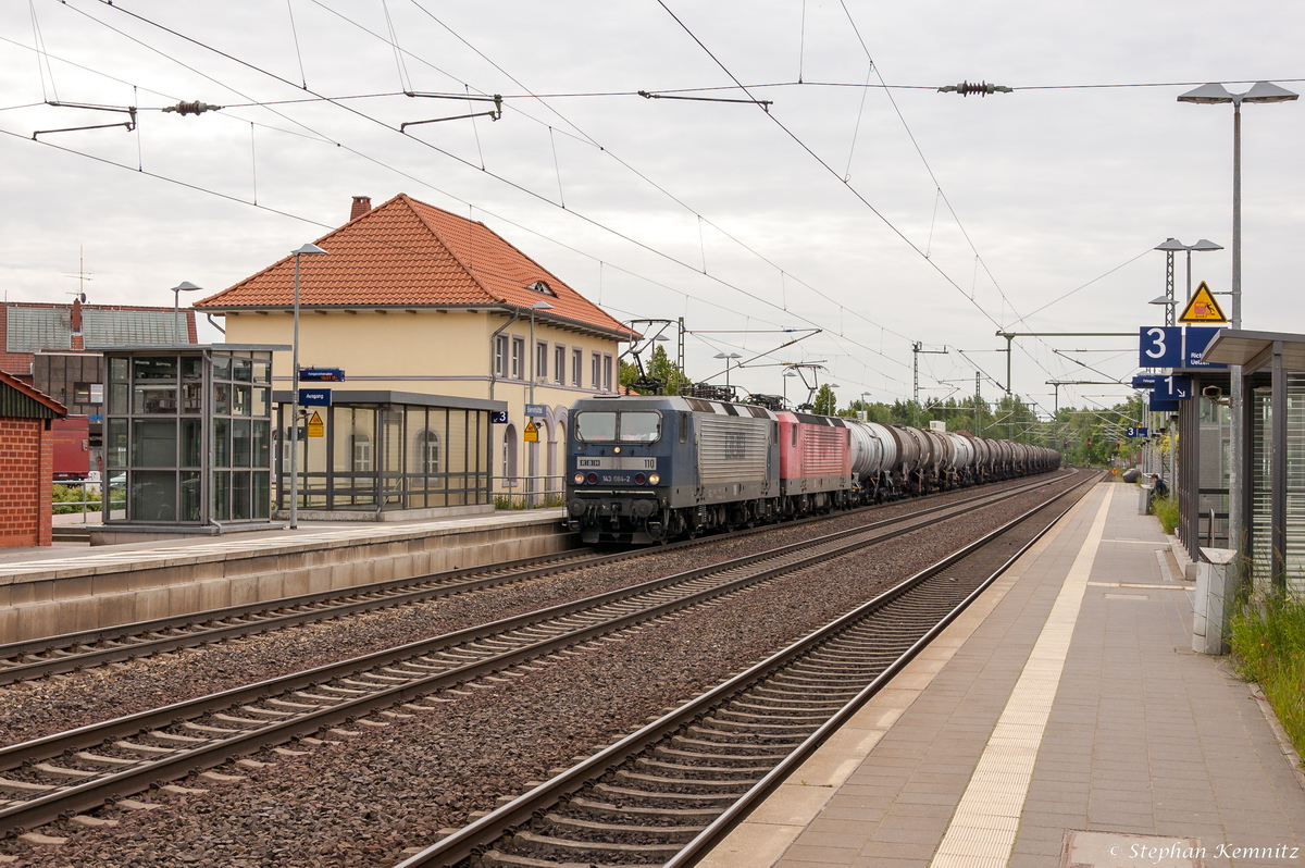 110 (143 084-2) & 128 (143 226-9) RBH Logistics GmbH mit einem Kesselzug  Umweltgefährdender Stoff, flüssig  in Bienenbüttel und fuhren weiter in Richtung Lüneburg. 02.06.2015