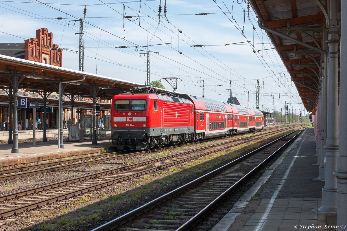 112 174 mit dem RE20 (RE 17612) von Halle(Saale)Hbf nach Uelzen in Stendal. 03.05.2015
