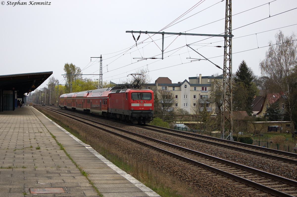 112 187 mit dem RE3 (RE 18350) von Wünsdorf-Waldstadt nach Schwedt(Oder) in Röntgental. 04.04.2014