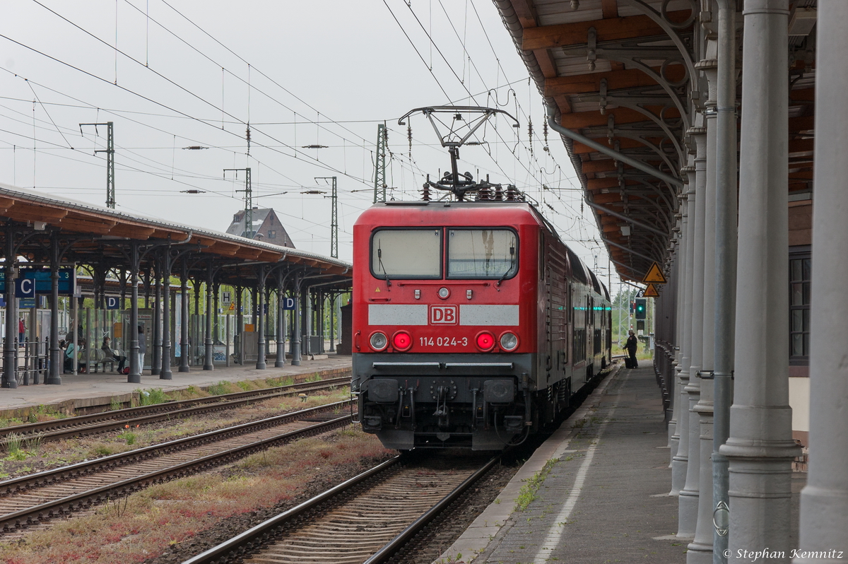114 024-3 mit dem RE20 (RE 17623) von Uelzen nach Halle(Saale)Hbf in Stendal. 16.05.2015
