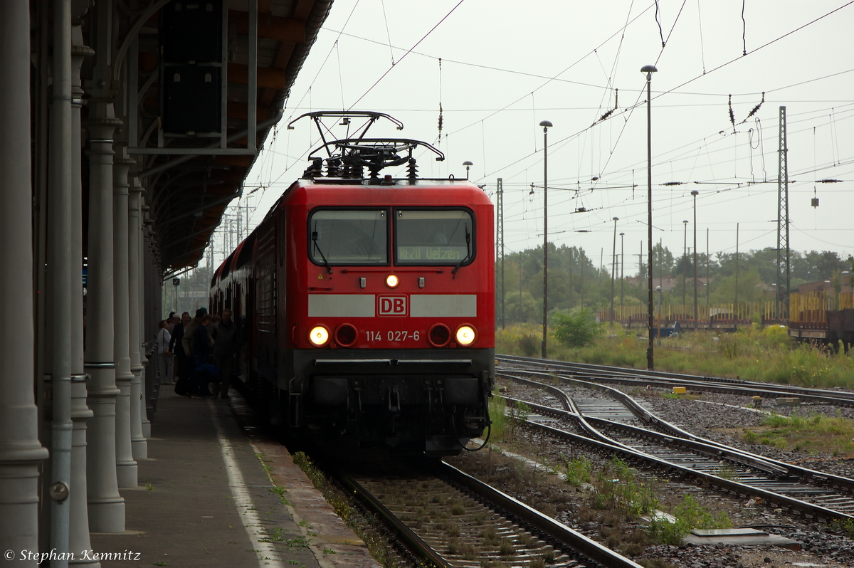 114 027-6 mit dem RE20 (RE 17620) von Halle(Saale)Hbf nach Uelzen in Stendal. 19.08.2014