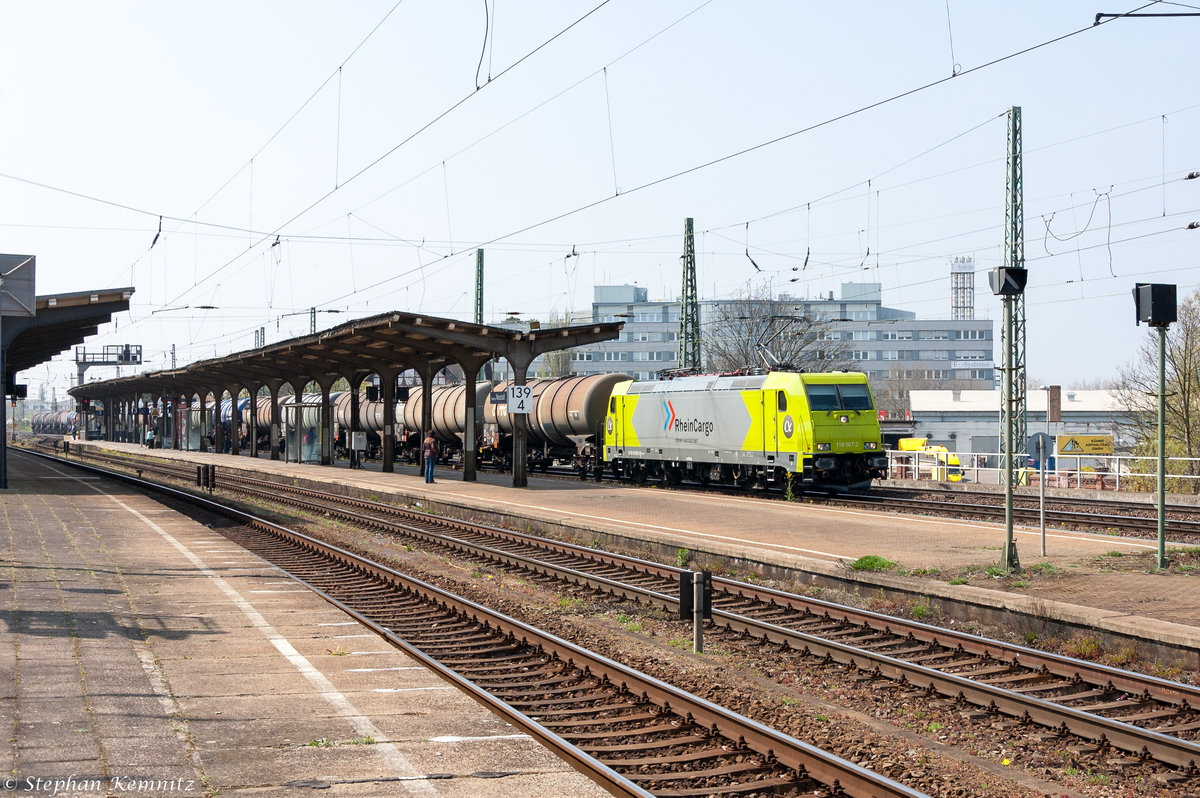 119 007-2 Alpha Trains für RheinCargo GmbH & Co. KG mit einem Kesselzug  Dieselkraftstoff oder Gasöl oder Heizöl (leicht)  in Magdeburg-Neustadt und fuhr in Richtung Biederitz weiter. 24.04.2015