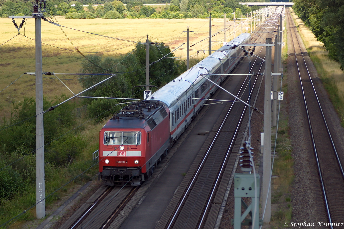 120 110-2 mit dem IC 140 von Berlin Ostbahnhof nach Amsterdam Centraal, bei Buckow. 26.06.2014