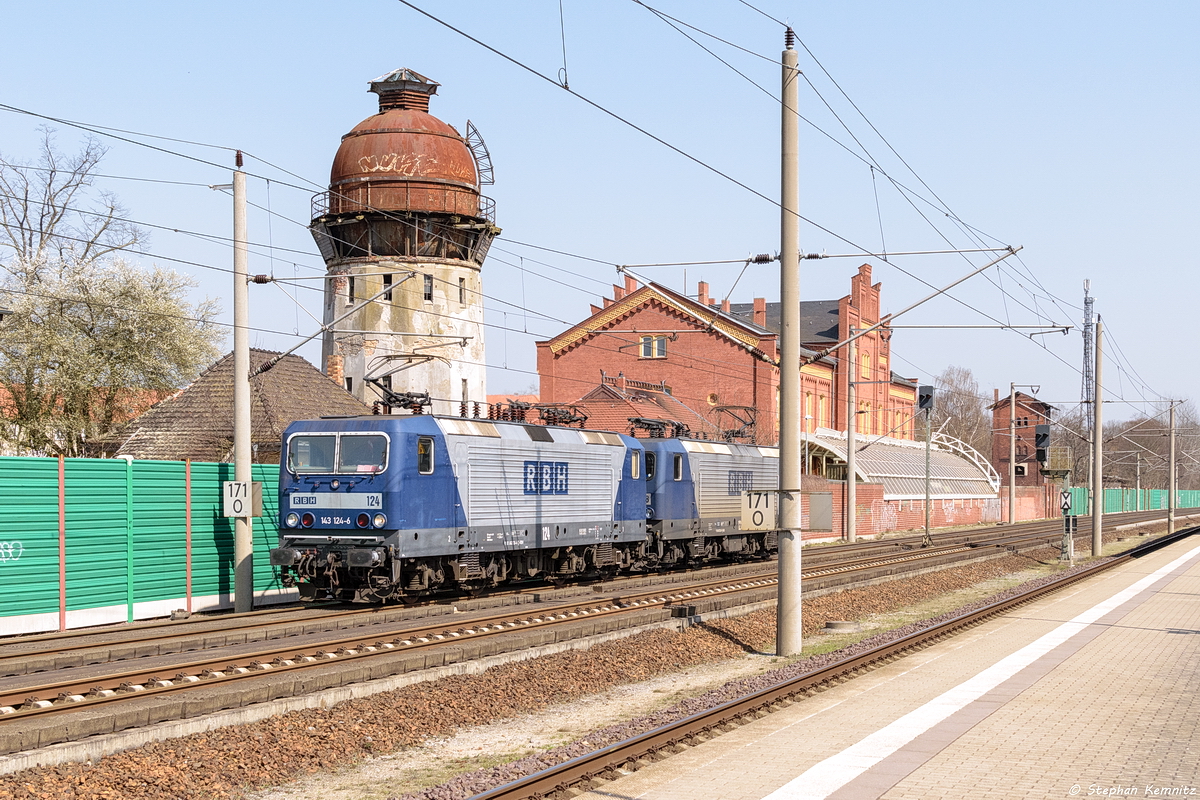 124 (143 124-6) & 128 (143 226-9) RBH Logistics GmbH in Rathenow und fuhren weiter in Richtung Stendal. 10.04.2018
