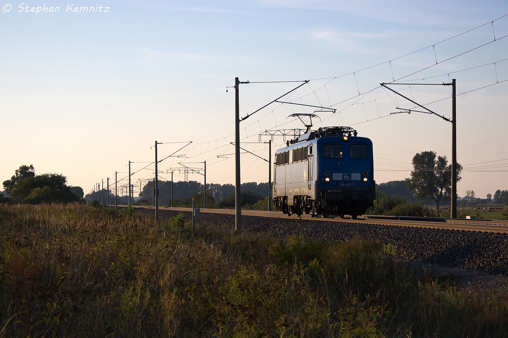 140 037-1 PRESS (140 831-9) kam als Lz durch Vietznitz und fuhr in Richtung Nauen weiter. Netten Gru an den Tf! 05.09.2013