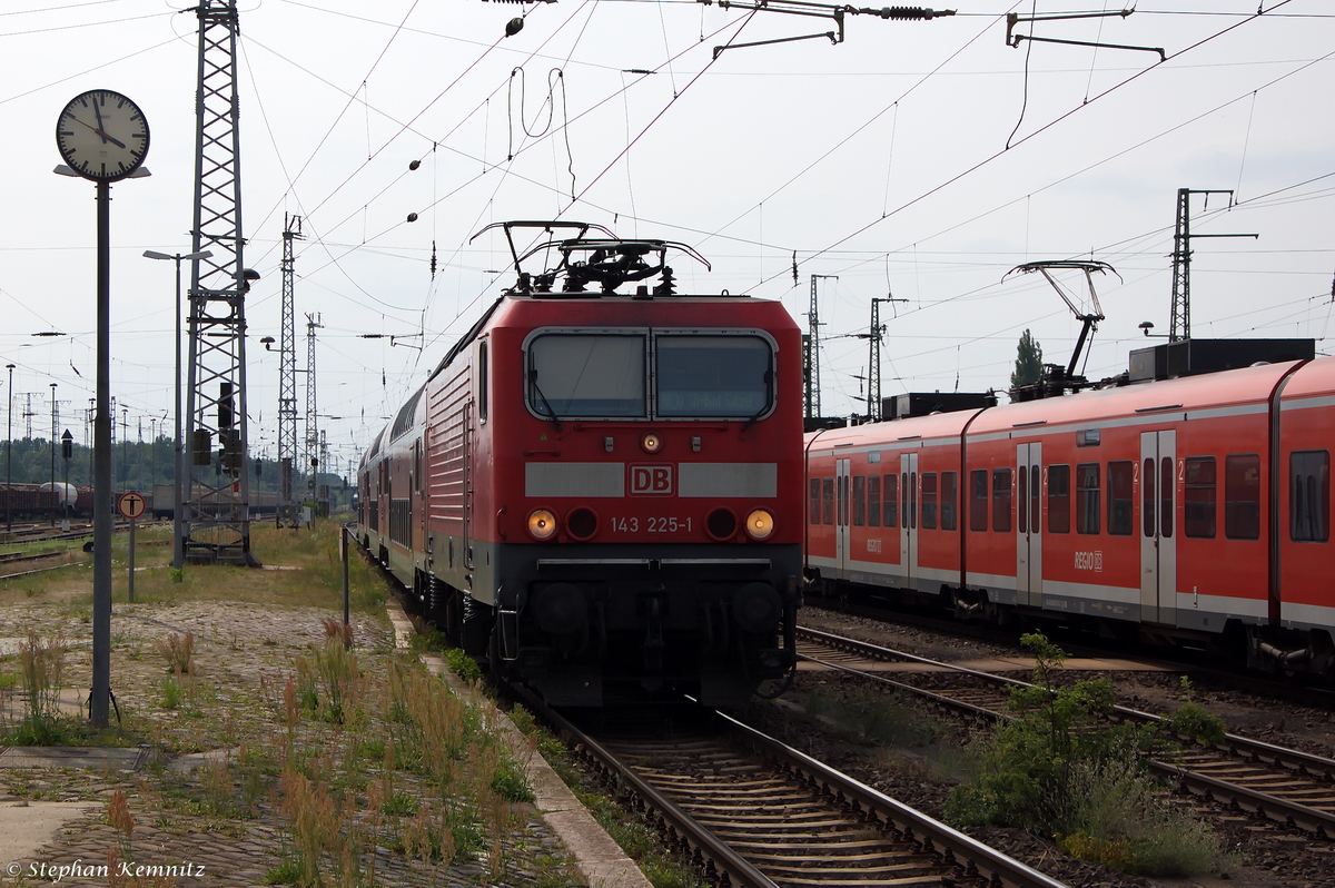 143 225-1 mit der RB30 (RB 17048) für (RB 17825) von Wittenberge nach Schönebeck-Bad Salzelmen, bei der Einfahrt in Stendal. 21.07.2014
