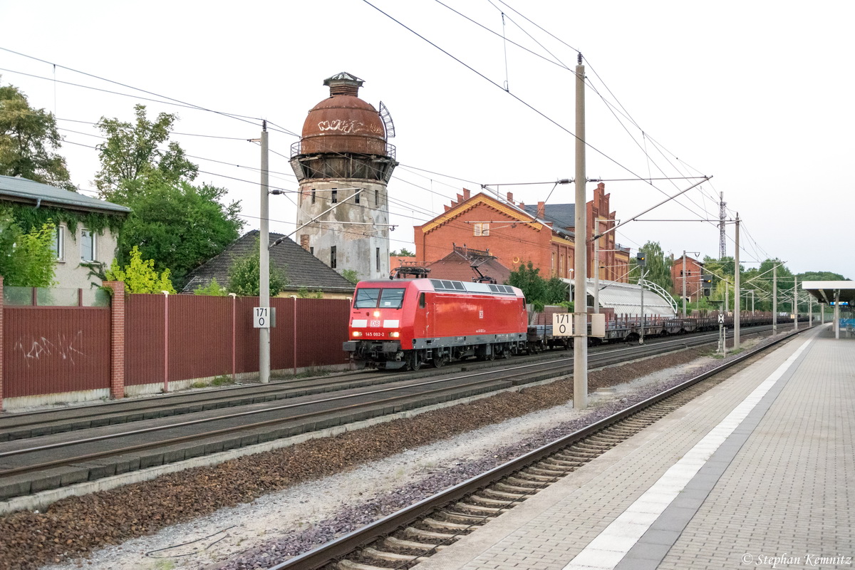 145 002-2 DB Schenker Rail Deutschland AG mit einem Güterzug in Rathenow und fuhr weiter in Richtung Stendal. 13.08.2015
