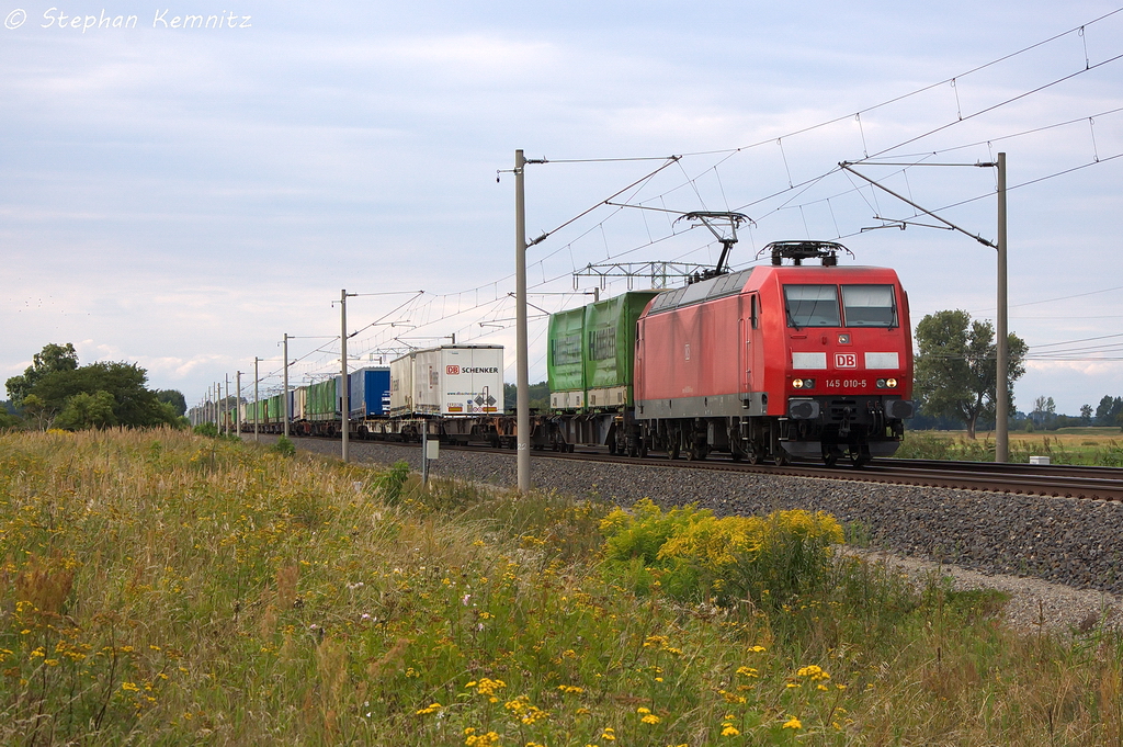 145 010-5 DB Schenker Rail Deutschland AG mit dem KLV  DB SCHENKERhangartner  in Vietznitz und fuhr in Richtung Nauen weiter. 17.08.2013