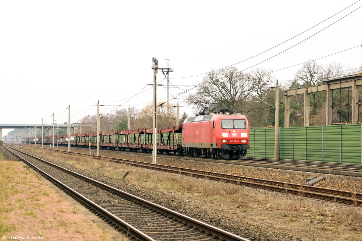 145 021-2 DB Schenker Rail Deutschland AG mit einem leeren Autotransportzug in Großwudicke und fuhr weiter in Richtung Rathenow. 29.12.2015