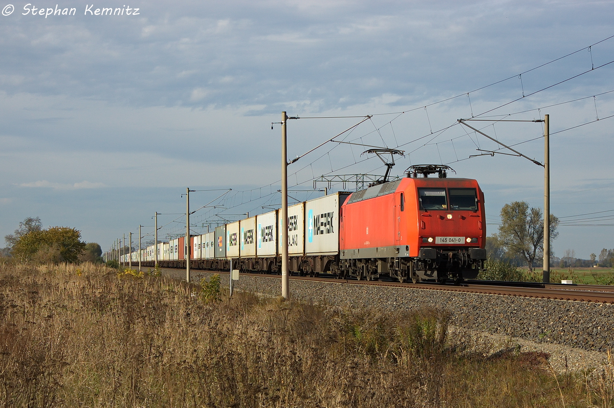 145 041-0 DB Schenker Rail Deutschland AG mit einem Containerzug in Vietznitz und fuhr in Richtung Nauen weiter. Netten Gru an den Tf! 19.10.2013