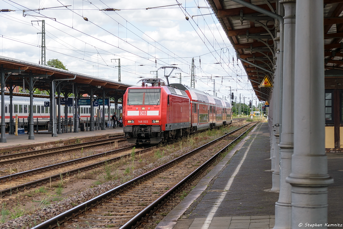 146 022 mit einer leeren Dostos Garnitur in Stendal und fuhr weiter in Richtung Wittenberge. 04.07.2017