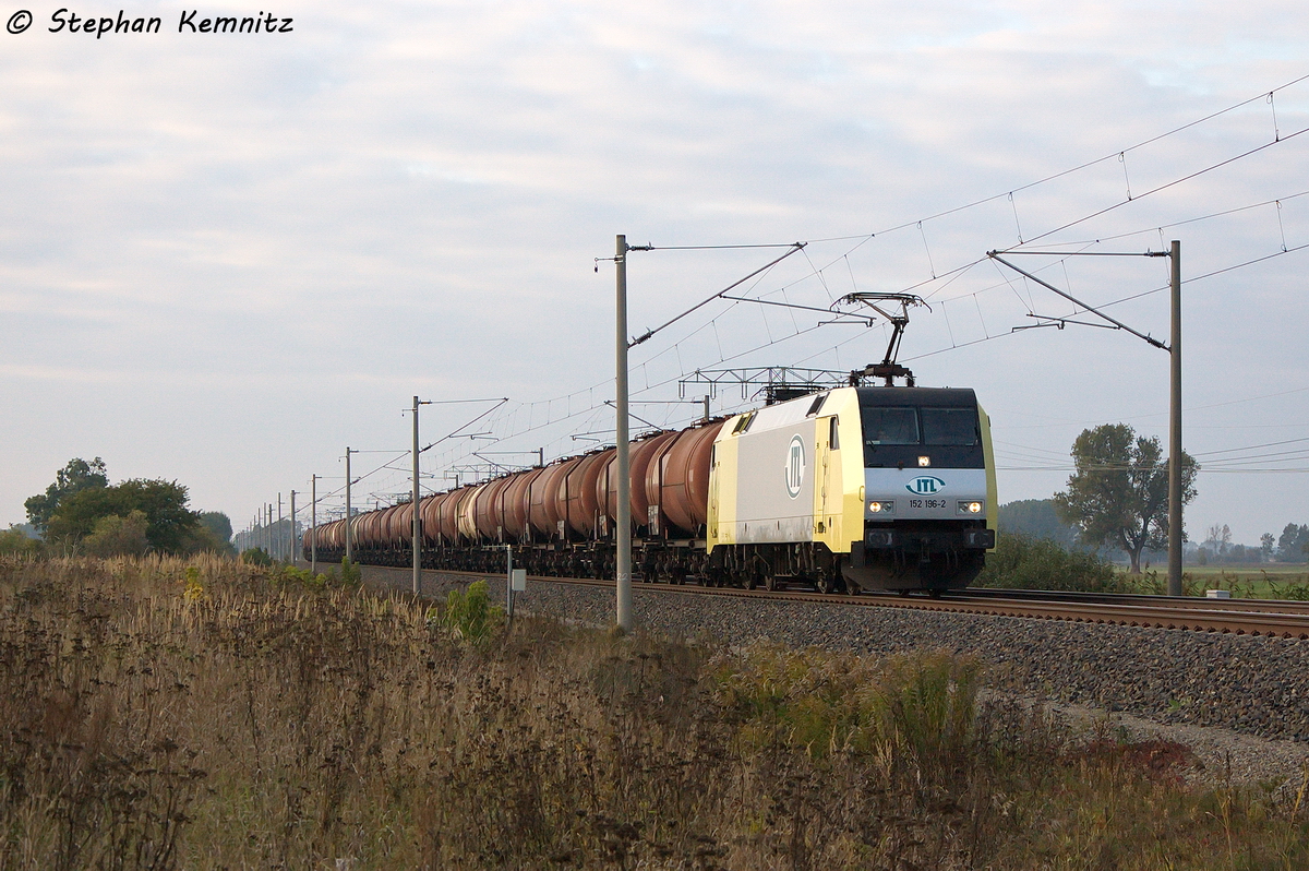 152 196-2 ITL - Eisenbahngesellschaft mbH mit einem Kesselzug  Dieselkraftstoff oder Gasl oder Heizl (leicht)  in Vietznitz und fuhr in Richtung Nauen weiter. 08.10.2013