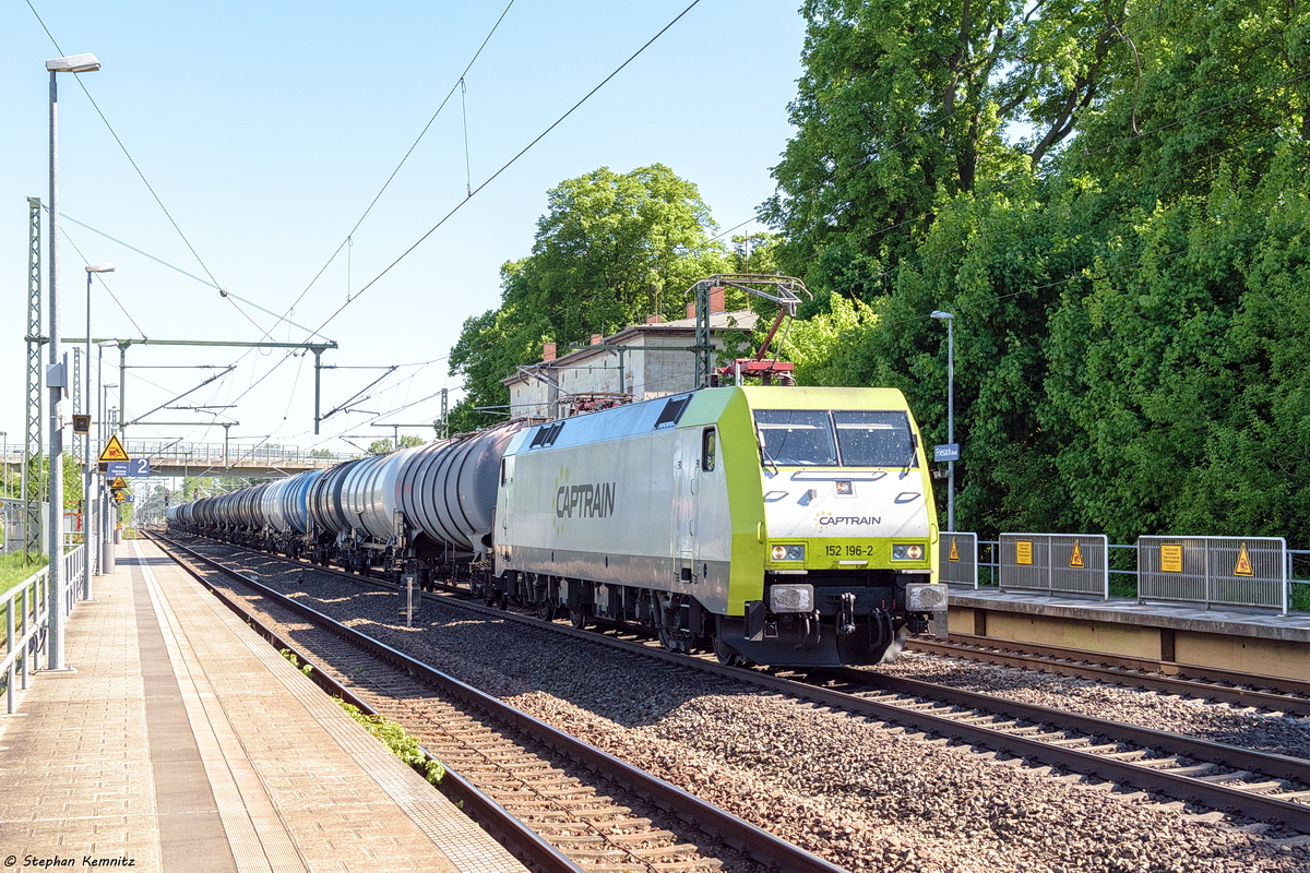152 196-2 ITL - Eisenbahngesellschaft mbH mit einem Kesselzug in Friesack und fuhr weiter in Richtung Wittenberge. 06.05.2018