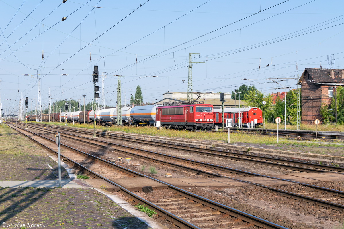 155 004-5 DB Schenker Rail Deutschland AG mit einem gemischtem Güterzug in Stendal und fuhr weiter in Richtung Rathenow. 07.08.2015
