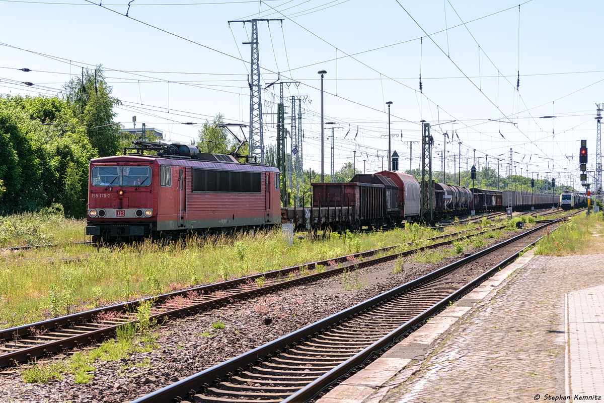 155 178-7 DB Cargo mit einem gemischtem Güterzug in Stendal und fuhr weiter in Richtung Magdeburg. 02.06.2017