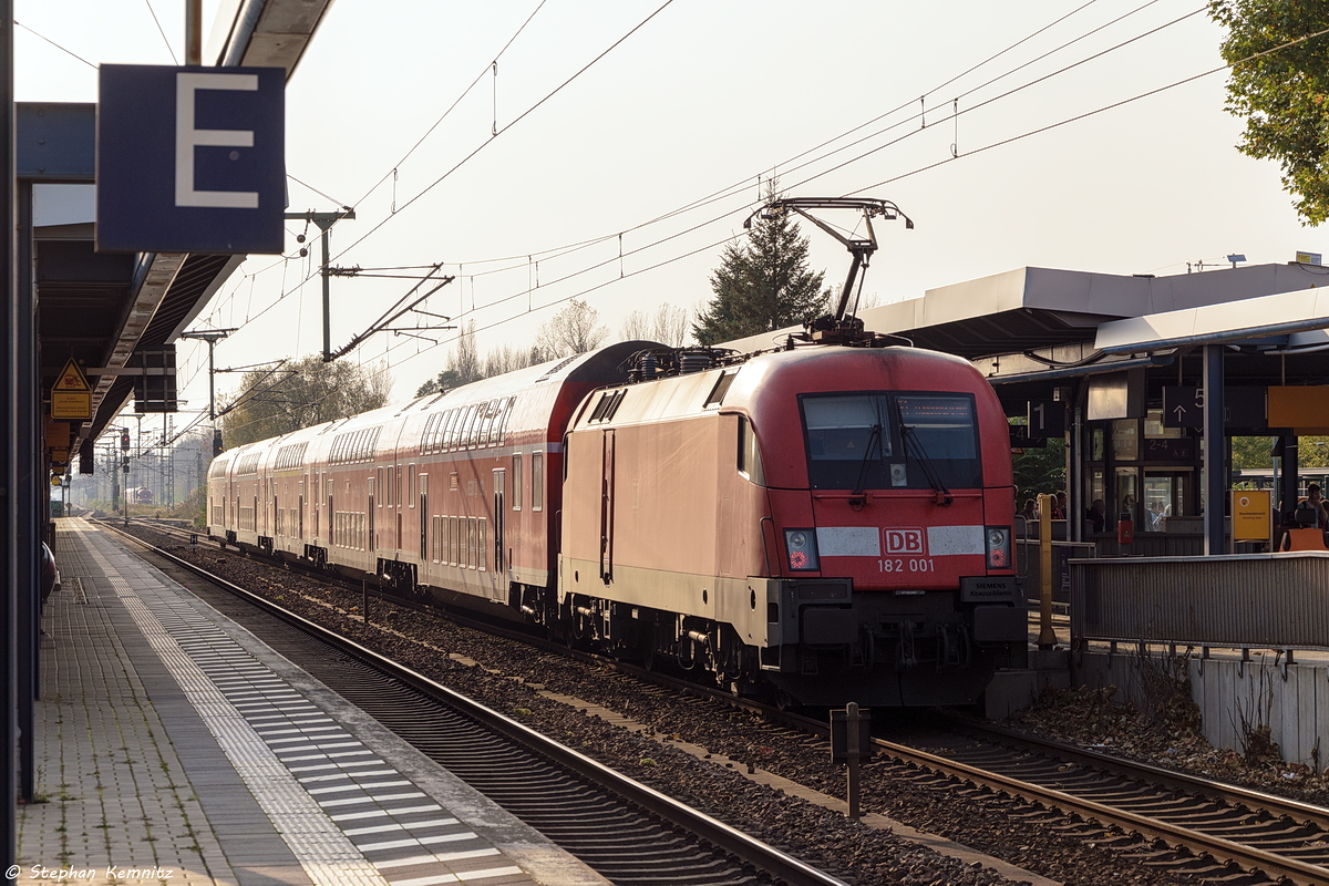 182 001 mit dem RE1 (RE 3124) von Frankfurt(Oder) nach Magdeburg Hbf in Brandenburg. 17.10.2017