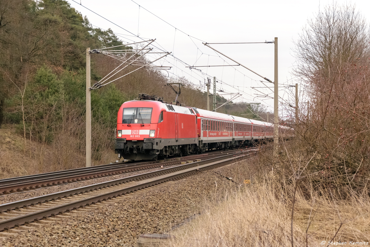 182 003 mit dem IRE 4272  Berlin-Hamburg-Express  von Berlin Ostbahnhof nach Hamburg Hbf in Nennhausen. 24.03.2016