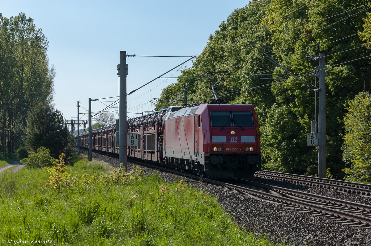 185 222-7 DB Schenker Rail Deutschland AG mit einem Toyota Autotransportzug in Nennhausen und fuhr in Richtung Wustermark weiter. 15.05.2015