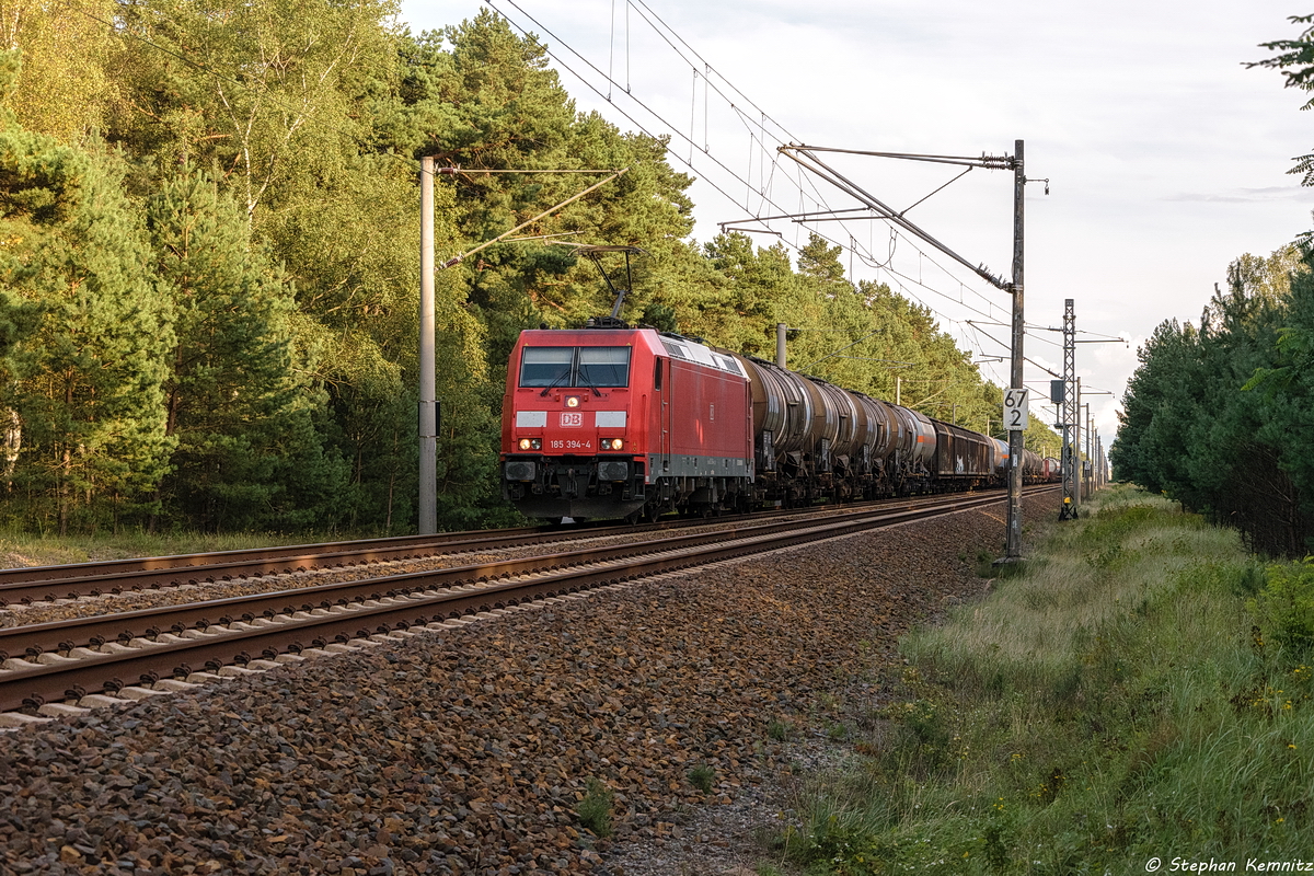 185 394-4 DB Cargo mit einem gemischtem Güterzug bei Friesack und fuhr weiter in Richtung Wittenberge. 02.09.2017
