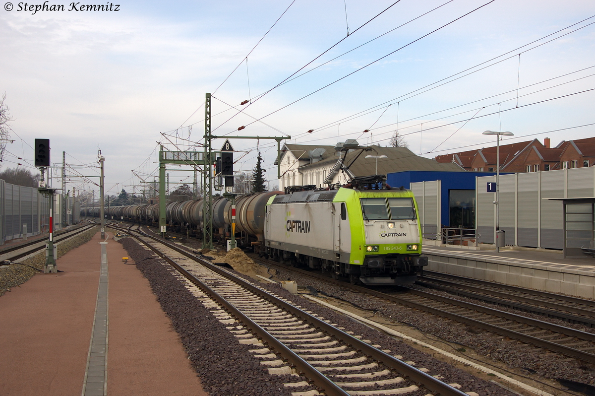 185 543-6 Captrain Deutschland GmbH für ITL - Eisenbahngesellschaft mbH mit einem Kesselzug  Dieselkraftstoff oder Gasöl oder Heizöl (leicht) , bei der Durchfahrt in Winsen(Luhe) und fuhr in Richtung Lüneburg weiter. 04.02.2014