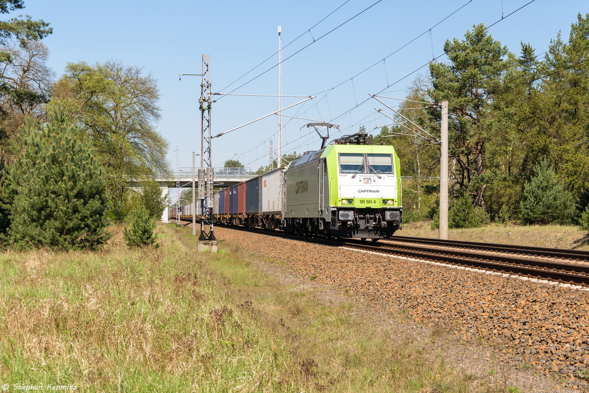185 581-6 ITL - Eisenbahngesellschaft mbH mit einem Containerzug bei Friesack und fuhr weiter in Richtung Nauen. 07.05.2016