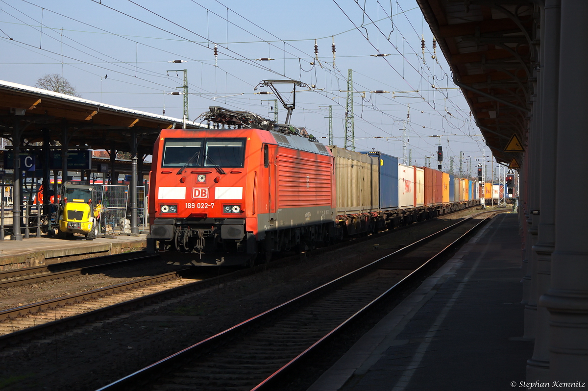 189 022-7 DB Schenker Rail Deutschland AG mit einem Containerzug in Stendal und fuhr weiter in Richtung Salzwedel. 19.03.2015