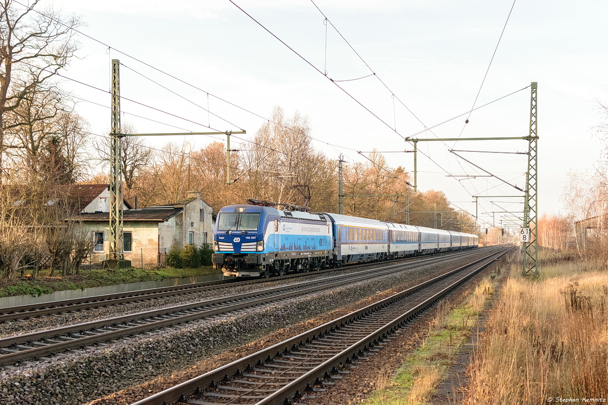 193 297-9  Seppl  ELL - European Locomotive Leasing für ČD - České dráhy a.s. mit dem EC 177  Johannes Brahms  von Hamburg-Altona nach Praha hl.n. in Friesack. 01.12.2018