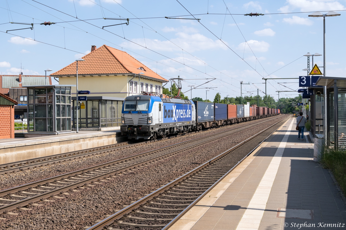 193 883-6 boxXpress.de GmbH mit einem Containerzug in Bienenbüttel und fuhr weiter in Richtung Lüneburg. 12.06.2015