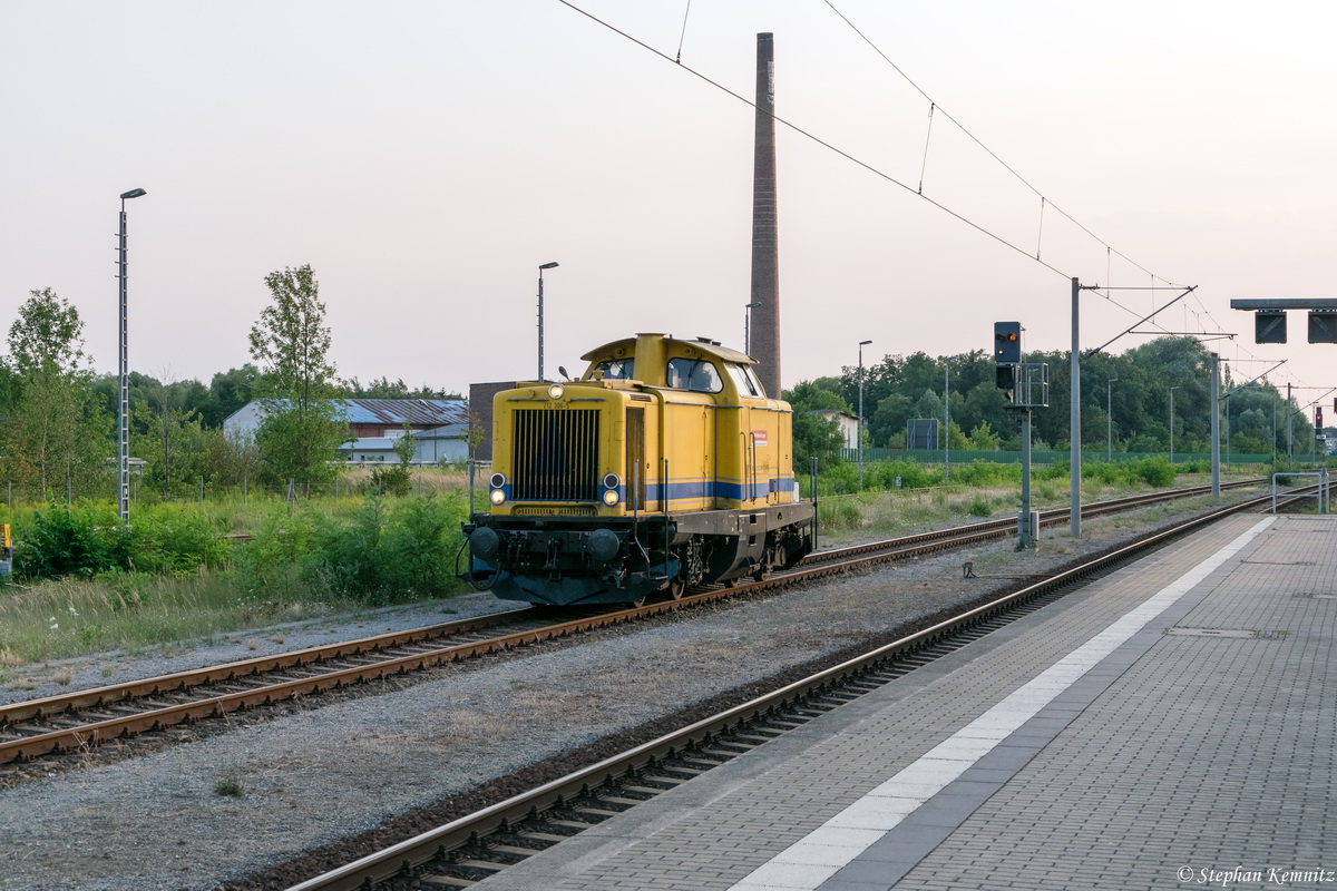 212 306-5 DB Bahnbau Gruppe GmbH kam solo durch Rahentow und fuhr weiter in Richtung Wustermark. 11.08.2015