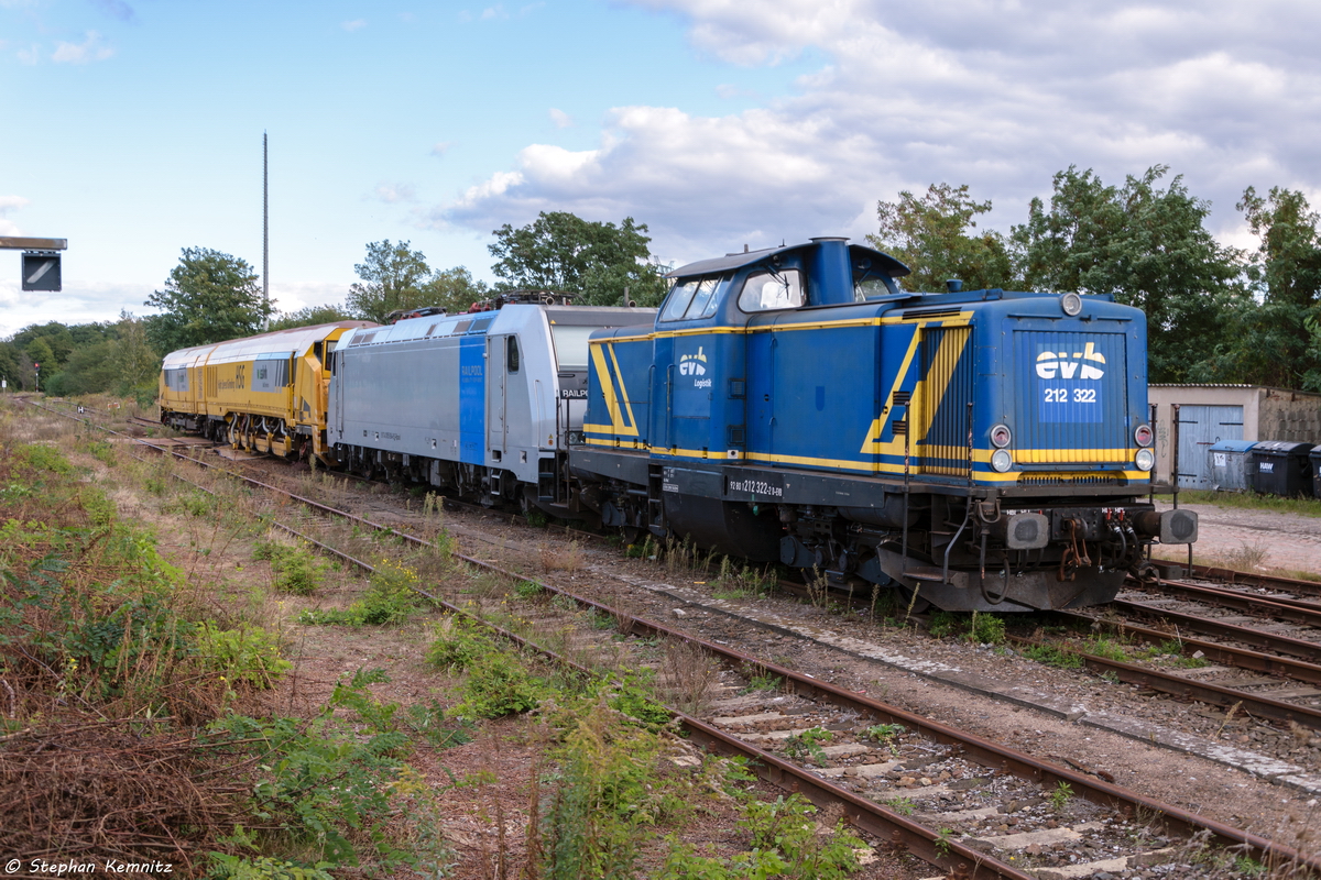 212 322-2 & 185 694-8 evb Logistik standen mit einem Schienenschleifzug in Rathenow abgestellt. 04.10.2016