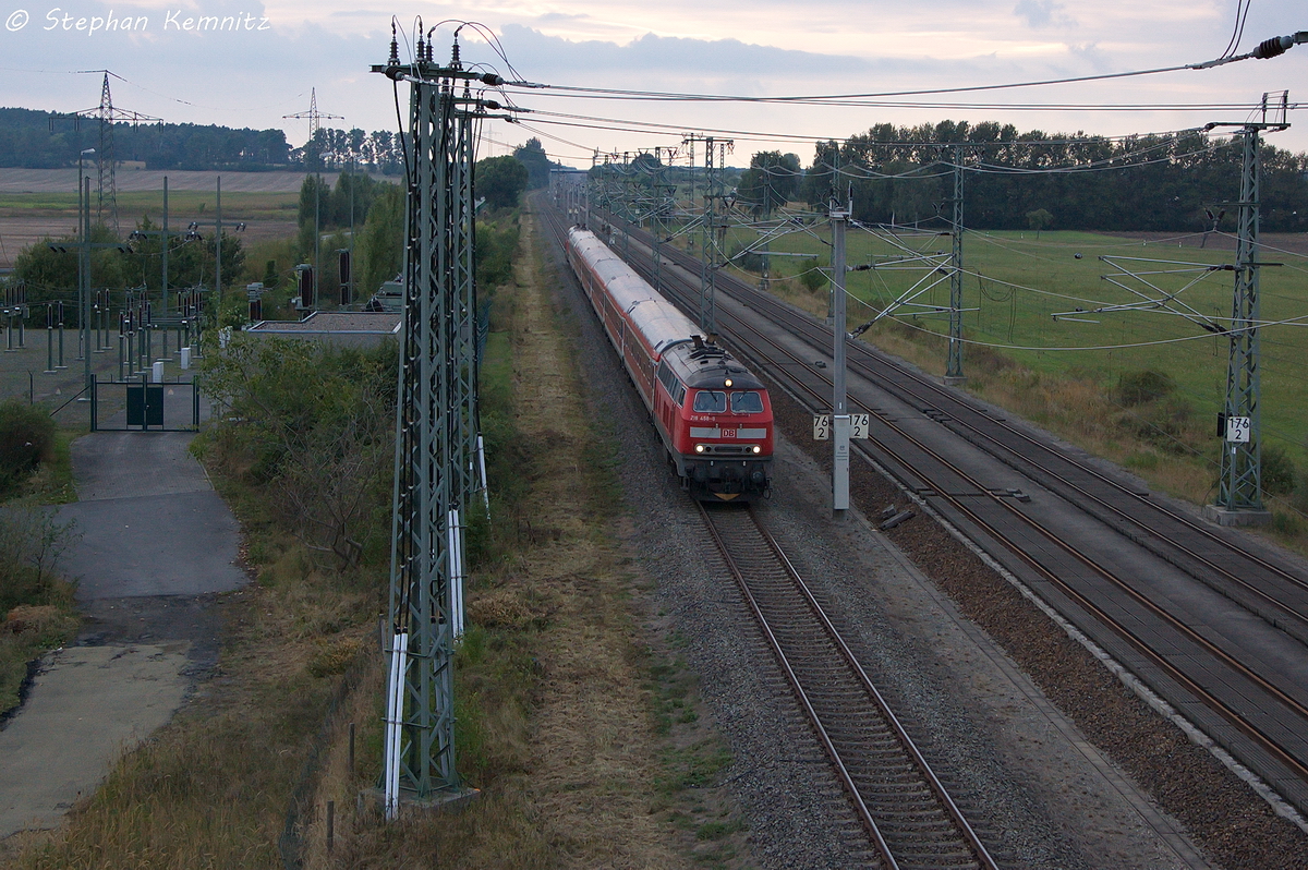 218 458-8 mit dem IC 18648  Stammstrecken-Shuttle  von Hannover Hbf nach Berlin Ostbahnhof bei Buckow(Rathenow). Hinten schob wieder die 218 465-3 nach. 12.09.2013