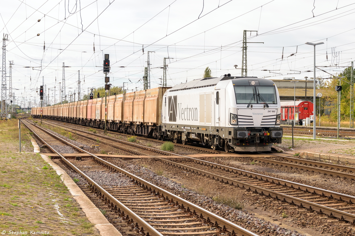 247 902-0 Siemens Mobility für PRESS - Eisenbahn-Bau- and Betriebsgesellschaft Pressnitztalbahn mbH [Test-Einsatz] mit dem leeren Hackschnitzelzug DGS 69487 in Stendal weiter Richtung Rathenow. 29.09.2016