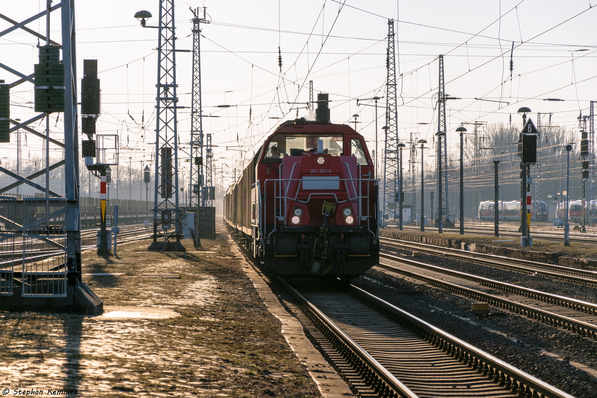 261 021-0 DB Cargo mit dem Nahgüterzug von Niedergörne nach Magdeburg-Rothensee in Stendal. 17.03.2016