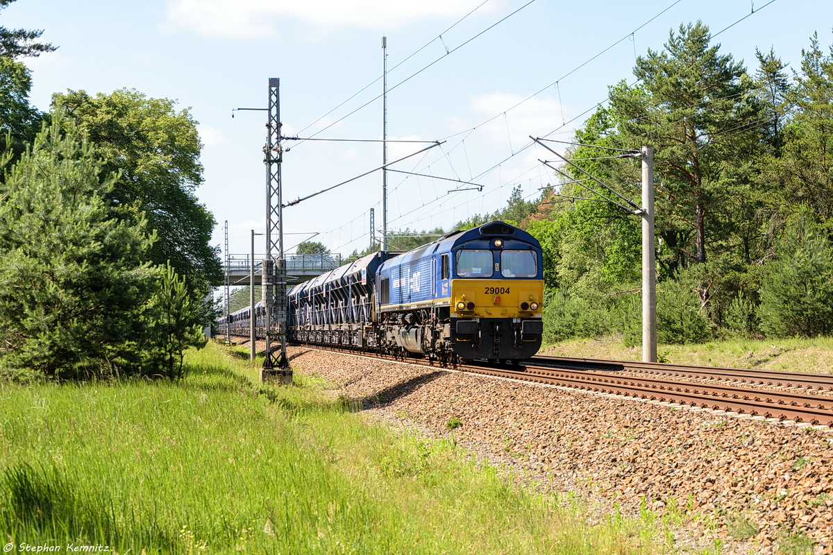 29004 (266 027-2) Heavy Haul Power International GmbH mit einem Kieszug bei Friesack und fuhr weiter in Richtung Nauen. 18.06.2017