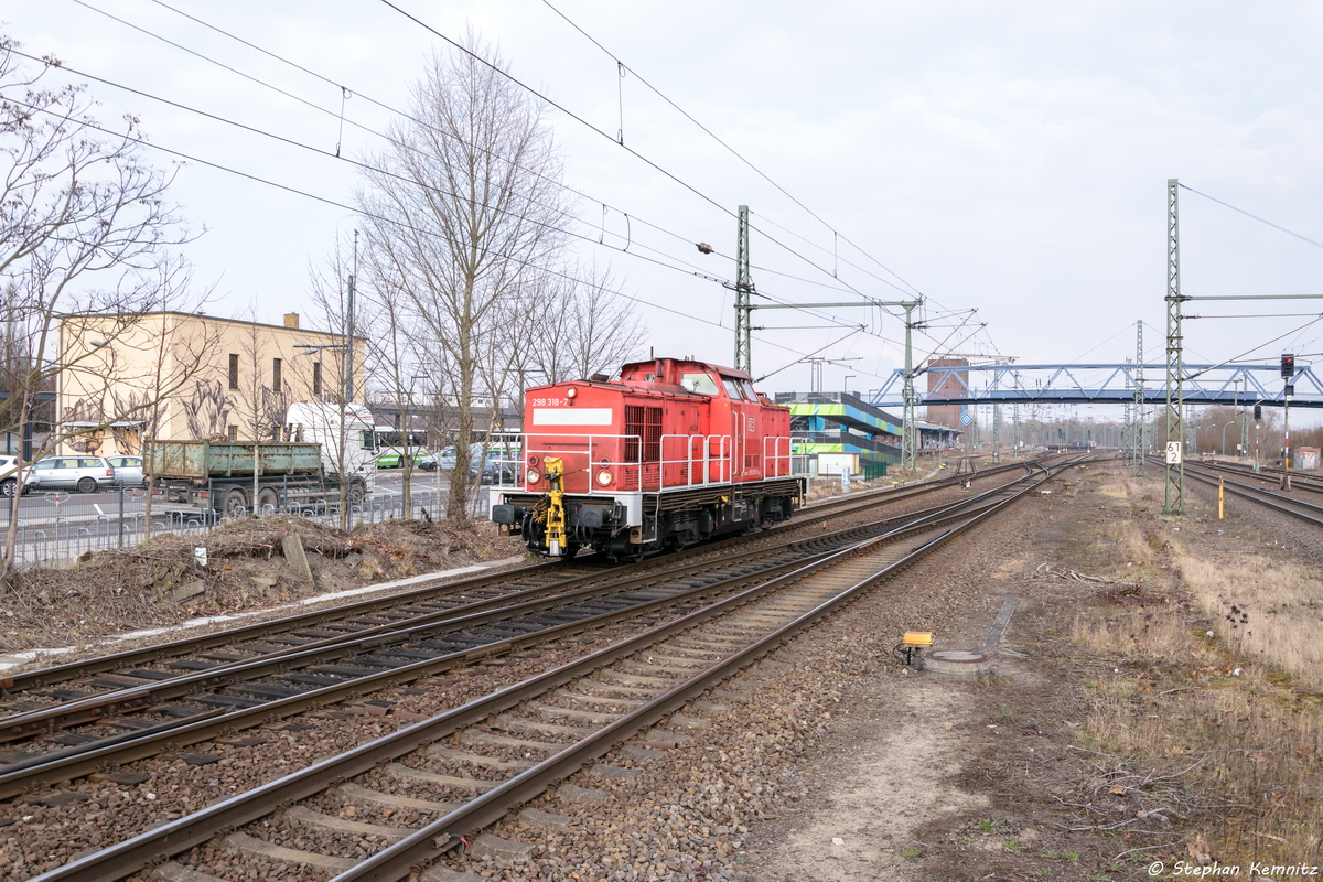 298 318-7 DB Cargo fuhr solo durch den Brandenburger Hbf wieter nach Kirchmöser. 08.03.2016