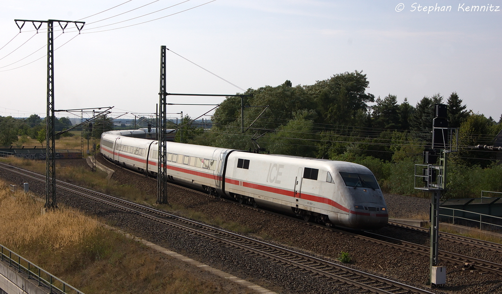 401 002-1  Flensburg  als ICE 693 von Berlin Hbf (tief) nach Mnchen Hbf in Stendal(Wahrburg). 22.08.2013