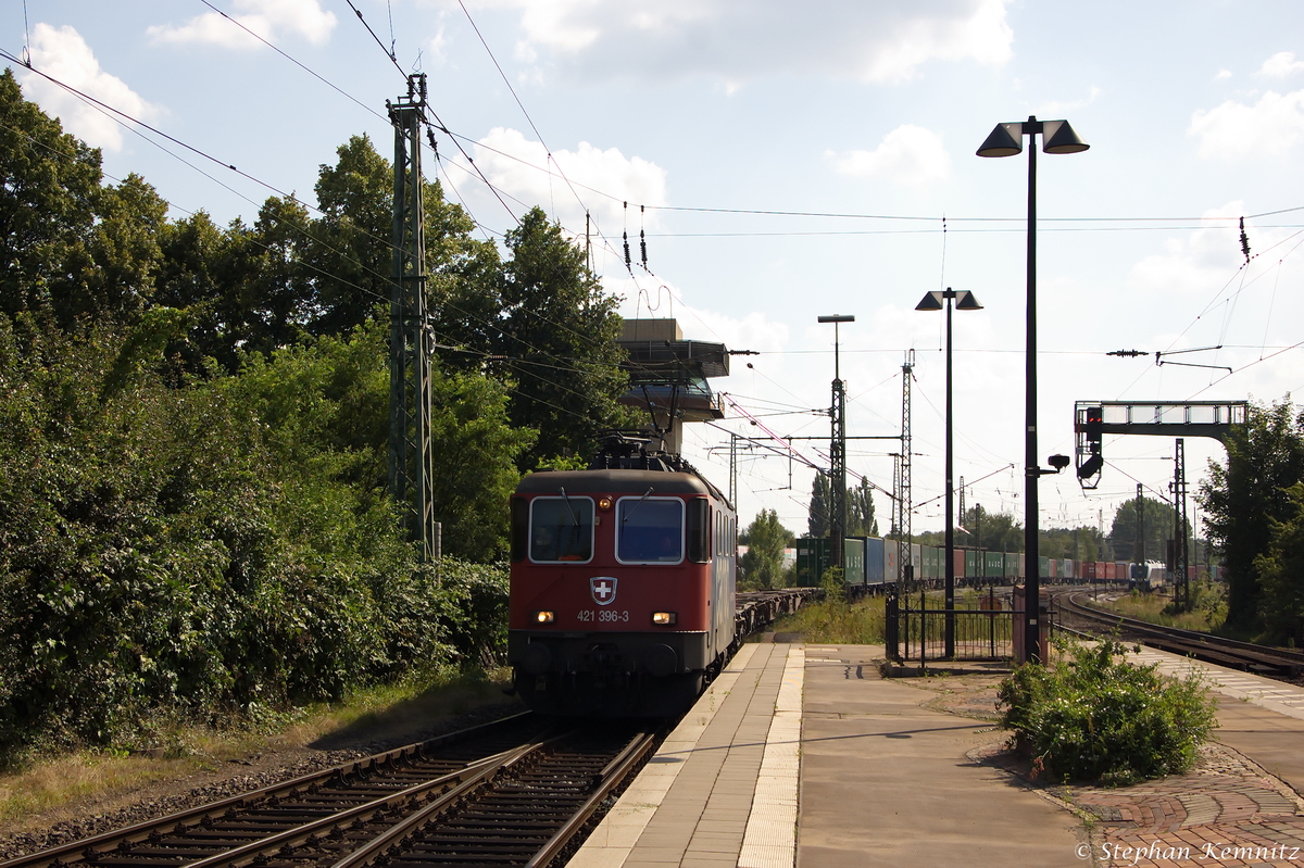 421 396-3 SBB Cargo mit einem Containerzug in Uelzen und fuhr in Richtung Lüneburg weiter. 31.07.2014