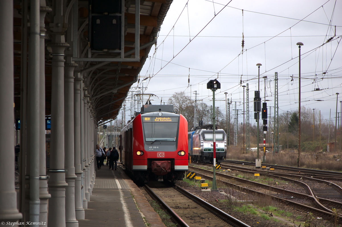 425 010-6 S-Bahn Mittelelbe als RB31/S1 (RB/S 17821) von Wittenberge nach Schönebeck-Bad Salzelmen in Stendal. 24.12.2014