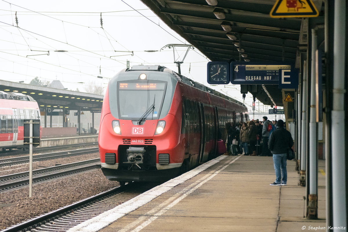442 822-3 als RE7 (RE 18717) von Wünsdorf-Waldstadt nach Dessau Hbf in Berlin-Schönefeld Flughafen. 09.12.2016