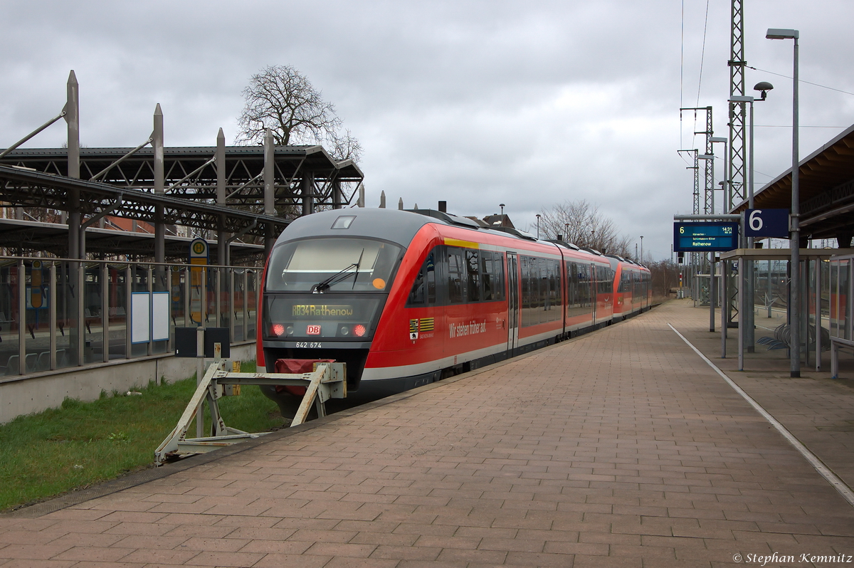 642 674-5 & 642 671-1 als RB34 (RB 17963) von Stendal nach Rathenow in Stendal. 24.12.2014