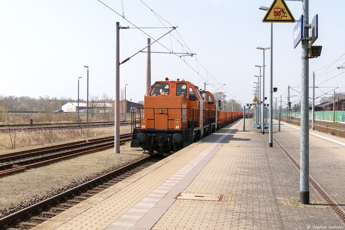 BBL 22 (214 012-7) & BBL 21 (214 029-1) BBL Logistik GmbH mit einem Res Ganzzug in Rathenow und fuhren weiter in Richtung Wustermark. 10.04.2018
