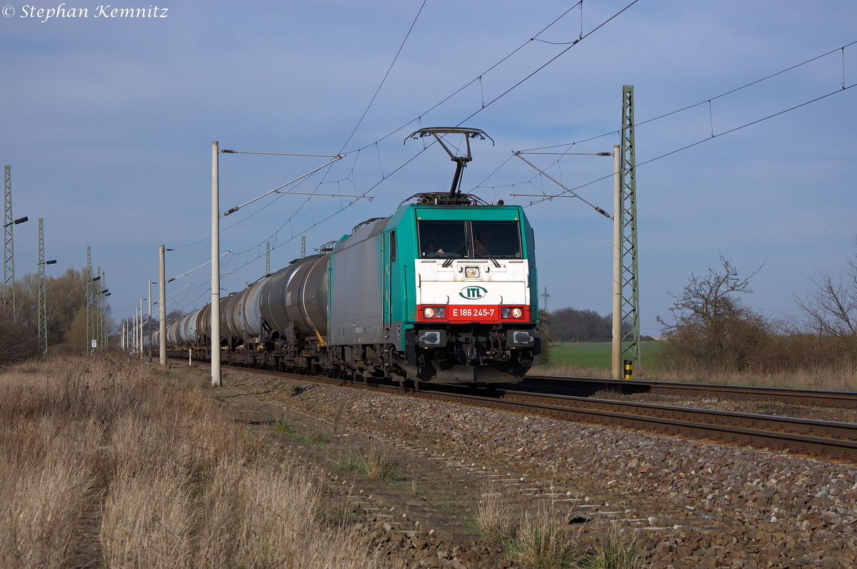 E 186 245-7 RBSAF - RBS Asset Finance Europe Limited für ITL - Eisenbahngesellschaft mbH mit einem Kesselzug in Demker und fuhr in Richtung Magdeburg weiter. 20.03.2014