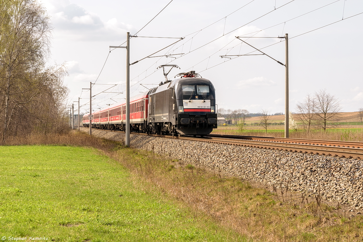 ES 64 U2 - 013 (182 513-2) MRCE Dispolok GmbH für DB Regio mit dem IRE 4275  Berlin-Hamburg-Express  von Hamburg Hbf nach Berlin Ostbahnhof in Nennhausen. 02.04.2017